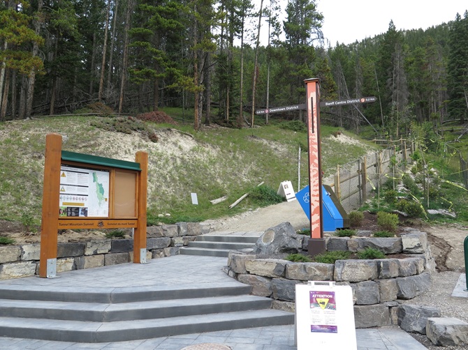 Tunnel Mountain Hike