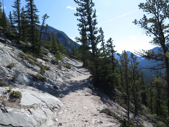Tunnel Mountain Hike